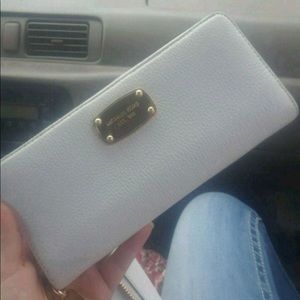 Michael kors white leather wallet